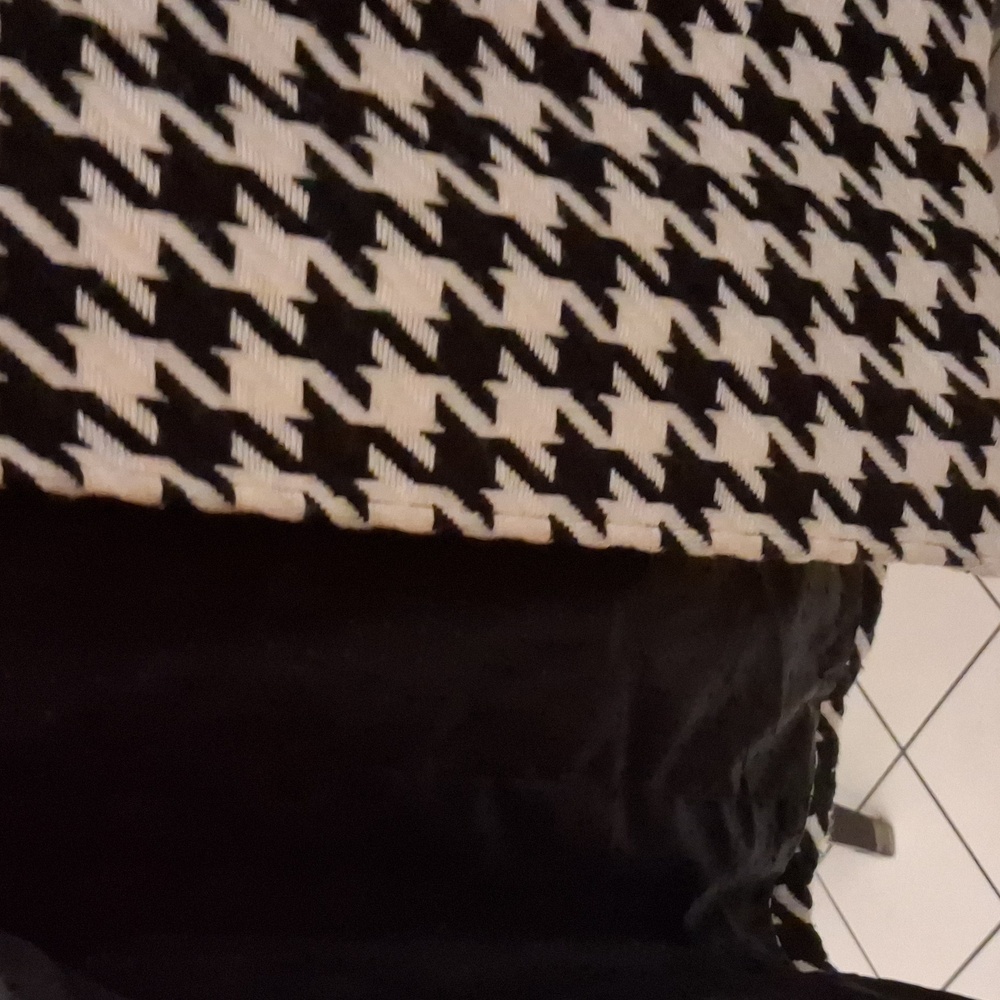 LEVINE Black & White Houndstooth Patterned Coat - Picture 5 of 7